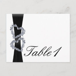 Brillante Herzen: Schwarze Schleife und D-Tischnum Postkarte