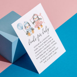 Bring ein Buch für das Baby. Niedlicher Pinguin Begleitkarte