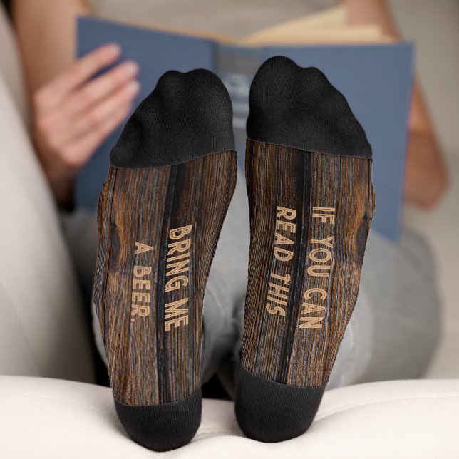 Bring mir Bier rustikales Holz Tone Brown Socken (Unterseite)