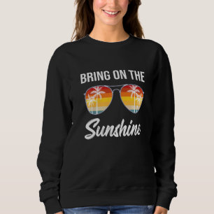 Bringen Sie Vintage Sonnenschirme an den Strand Sweatshirt