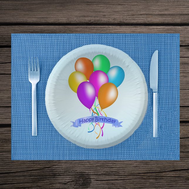 Britisch gefärbtes Mittagessen Geburtstag Balloons Pappteller (Bunch of colorful balloons matching ribbons Happy Birthday banner on blue paper party bowls.)