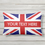 Britische Gewerkschafts-Jackflagge throwkissen im Kissen Für Draußen<br><div class="desc">Britische Gewerkschafts-Jackflagge throwkissen im Freien. Englischer Stolzentwurf mit roten weißen und blauen Farben. Kundenspezifische Wohngestaltung für Gartenpatio, Yard, wedding Party, Terrasse, Restaurant, Café, Bar, Pub, Trendy Dekorationen etc. für äußeren Sitzenbereich. Addieren Sie Ihren eigenen personalisierten Familienfamiliennamen, Monogrammbriefe, Sprichwort oder lustiges Zitat. BRITISCHES Vereinigtes Königreich, patriotisches Bild GBs Großbritannien.</div>