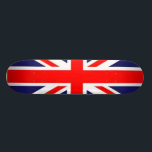 Britischer Stolz Skateboard<br><div class="desc">Ein Skateboard mit einer Großbritannien-Flagge auf ihr</div>