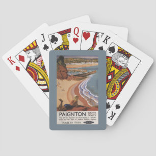 Britisches Eisenbahn-Mädchen, das über einer Spielkarten