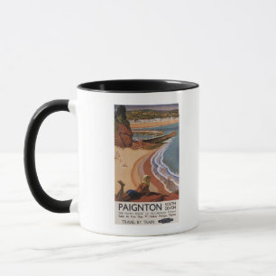 Britisches Eisenbahn-Mädchen, das über einer Tasse