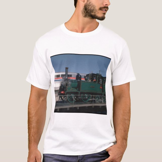 Britisches Rys 0-4-4 T "Dunrobin_Trains der Welt T-Shirt (Vorderseite)
