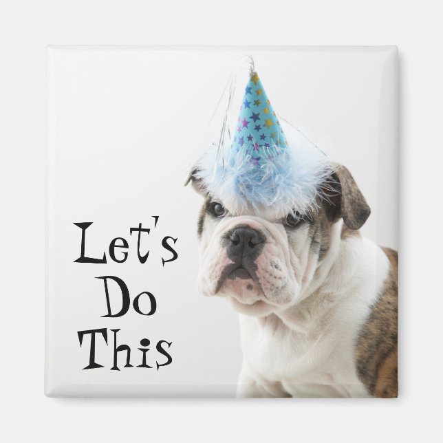 British Bulldog Welpe, die einen Party-Hut trägt Magnet (Vorne)