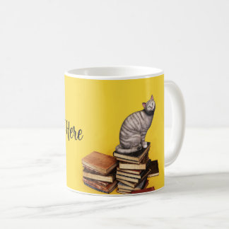 British Cat auf einem Stapel Serviertablett Kaffeetasse