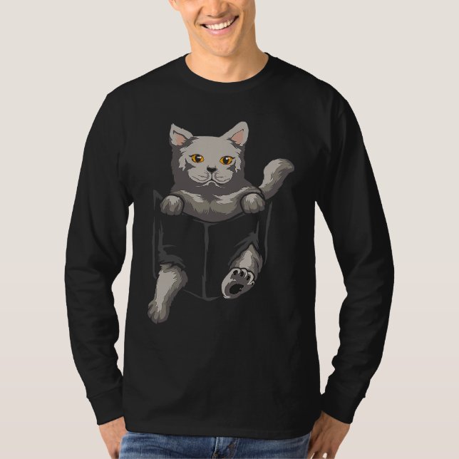 British Shorthaired Cat Sits In The Bag I Cats T-Shirt (Vorderseite)