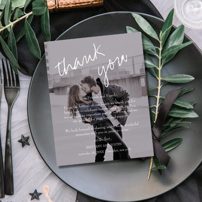 Brittany Black Foto Hochzeitsempfehlung Vielen Dan Postkarte (Simple, modern and elegant wedding reception thank you card with photo and trendy script font)