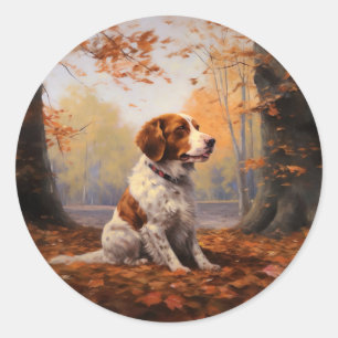 Brittany Spaniel im Herbstlaub Fall Inspiriert Runder Aufkleber