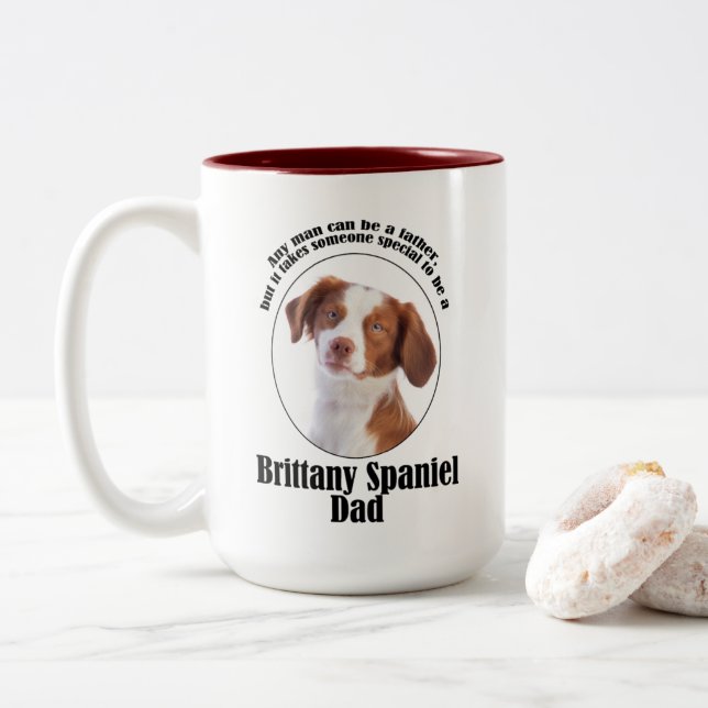 Brittany Spaniel Vater Zweifarbige Tasse (Mit Donut)