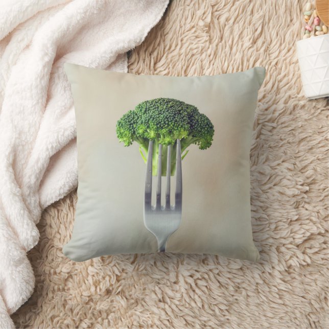 Broccoli Floret On a Fork Kissen (Decke)