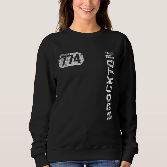 Brockton Massachusetts 774 Area Code Vintag Retro Sweatshirt (Vorderseite)