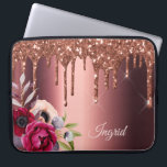Bronze-Glitzer-Tropfen Kupfermetallblumen Laptopschutzhülle<br><div class="desc">Imitate bronze Glitzer Tropfen,  Farbe Tropfen schauen auf Imitate Kupfer metallisch aussehen Hintergrund. Burgund und Rose goldfarbene Blume. Vorlage für Ihren Namen. Der Name in Rose gold wird mit einem modernen und trendigen Handschrift geschrieben.</div>