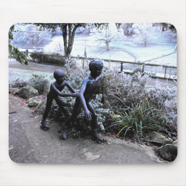 Bronze-Kinderstatue Skaten Mousepad (Vorne)