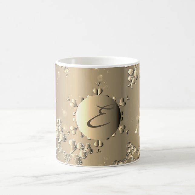 Bronzy Monogram Holiday Snowflakes und Rentier Kaffeetasse (Mittel)