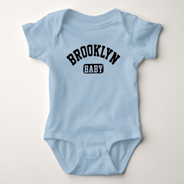 Brooklyn Baby Baby Strampler (Vorderseite)
