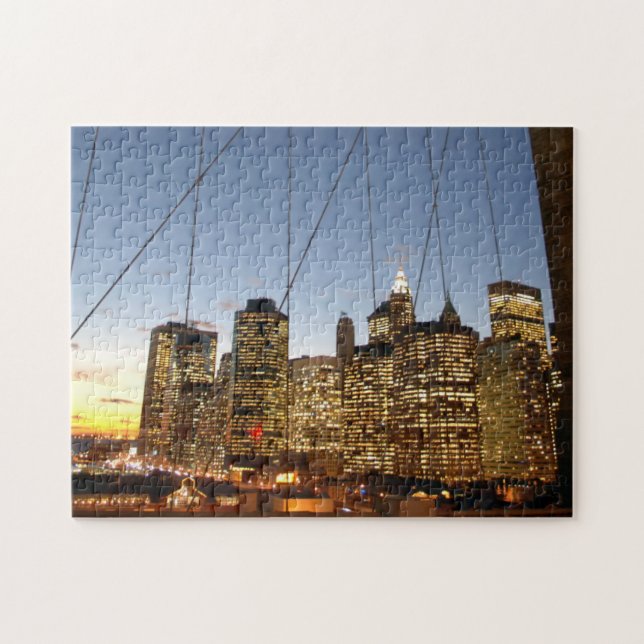 Brooklyn Bridge bei Dämmerung mit Manhattan Skylin Puzzle (Horizontal)