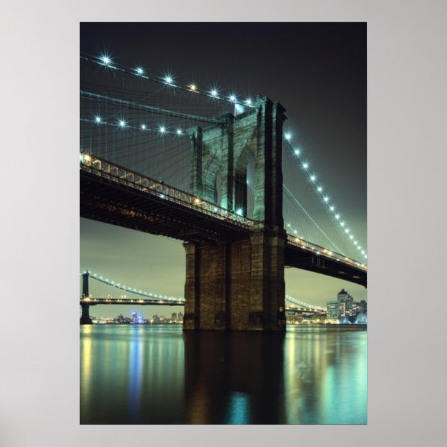 Brooklyn Bridge bei Nacht Manhattan Bridge Poster (Vorne)