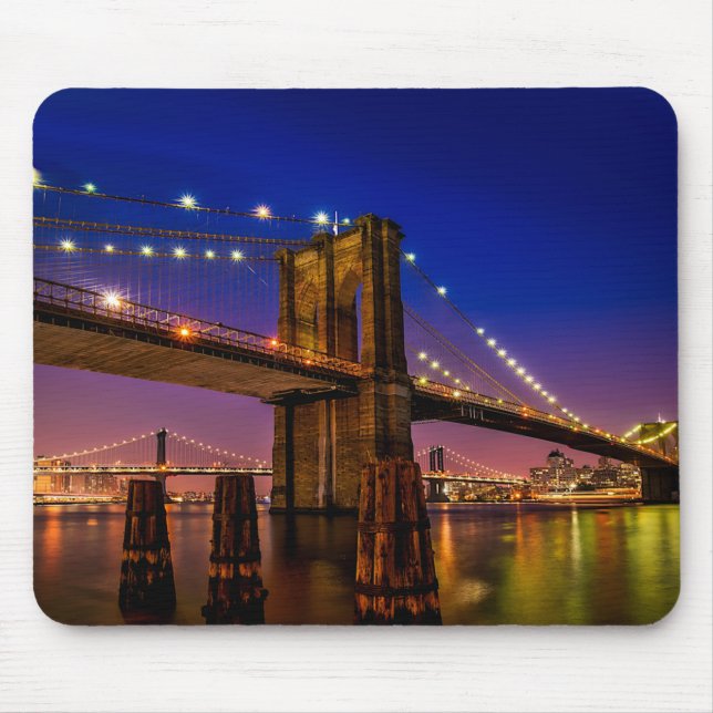 Brooklyn Bridge, New York City at Night Mousepad (Vorne)