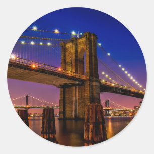 Brooklyn Bridge, New York City at Night Runder Aufkleber