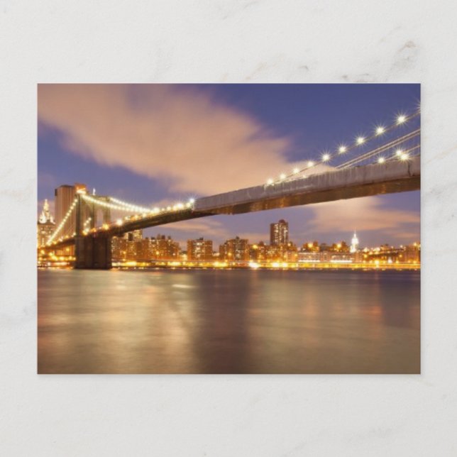 Brooklyn Bridge und Manhattan bei Nacht. Postkarte (Vorderseite)
