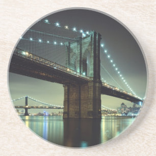 Brooklyn-Brücke an Nachtmanhattan-Brücke Untersetzer