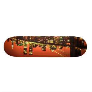 Brooklyn-Brücke nachts Skateboard