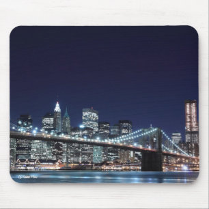 Brooklyn-Brücke und Manhattan-Skyline nachts Mousepad