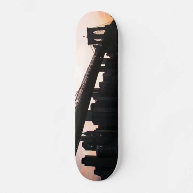 Brooklyn-Brücke und Manhattan-Skyline, NYC Skateboard (Vorderseite)