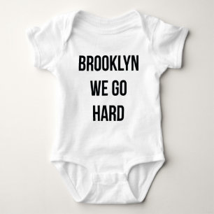 Brooklyn gehen wir stark baby strampler