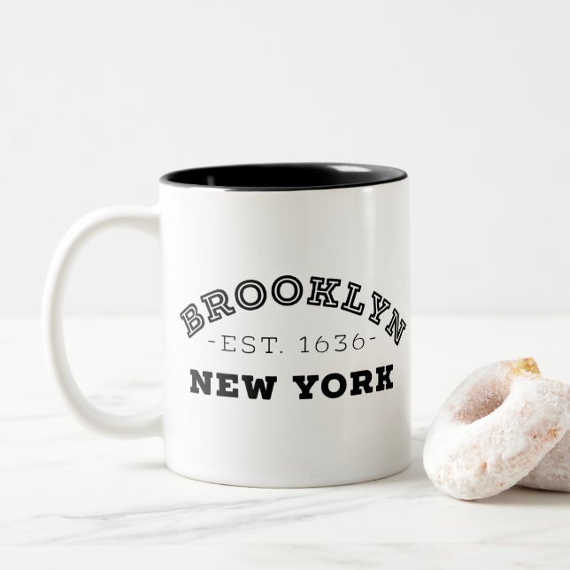 Brooklyn New York Zweifarbige Tasse (Mit Donut)
