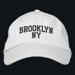 BROOKLYN NY Simple Black on White Bestickte Baseballkappe<br><div class="desc">Minimalistisch BROOKLYN NY Schwarz bestickt auf weißem Baumwollhut. Die schwarze Stickerei kann durch Auswahl des Werkzeugs "Design bearbeiten" an andere Farbeinstellungen angepasst werden. Außerdem ist die Möglichkeit verfügbar,  die gewünschte Farbe auf der Hauptseite auszuwählen.</div>