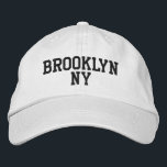 BROOKLYN NY Simple Black on White Bestickte Baseballkappe<br><div class="desc">Minimalistisch BROOKLYN NY Schwarz bestickt auf weißem Baumwollhut. Die schwarze Stickerei kann durch Auswahl des Werkzeugs "Design bearbeiten" an andere Farbeinstellungen angepasst werden. Außerdem ist die Möglichkeit verfügbar,  die gewünschte Farbe auf der Hauptseite auszuwählen.</div>