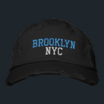 BROOKLYN NYC im Vintagen Schwarz-Stil Bestickte Baseballkappe<br><div class="desc">BROOKLYN NYC Jade und hellblaue Stickerei auf Schwarz bedrückten Vintagen Stil Baumwollhut. Die Stickerei kann an andere Farbeinstellungen angepasst werden,  indem Sie die Schaltfläche "Design bearbeiten" auswählen. Außerdem ist die Möglichkeit verfügbar,  die gewünschte Farbe auf der Hauptseite auszuwählen.</div>
