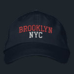BROOKLYN NYC, Marine Bestickte Baseballkappe<br><div class="desc">BROOKLYN NYC rot und hellblau gefärbte Stickerei auf Marineschütze. Die Stickerei kann an andere Farbeinstellungen angepasst werden,  indem Sie die Schaltfläche "Design bearbeiten" auswählen. Außerdem ist die Möglichkeit verfügbar,  die gewünschte Farbe auf der Hauptseite auszuwählen.</div>