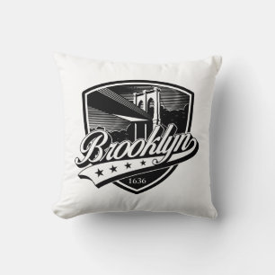 Brooklyn Schild mit Swoosh-Design Kissen