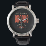 Brooks Name Funny Personalisiert Birthday Brooks Armbanduhr<br><div class="desc">Dies ist ein Design mit Text Team Brooks Lifetime Mitglied. Ein cooles Geschenk für Freunde oder Familie namens Brooks. Wenn Ihr Vor- oder Nachname Brooks ist,  dann ist dieses Produkt für Sie. Present für Brooks auf Valentinstag.</div>