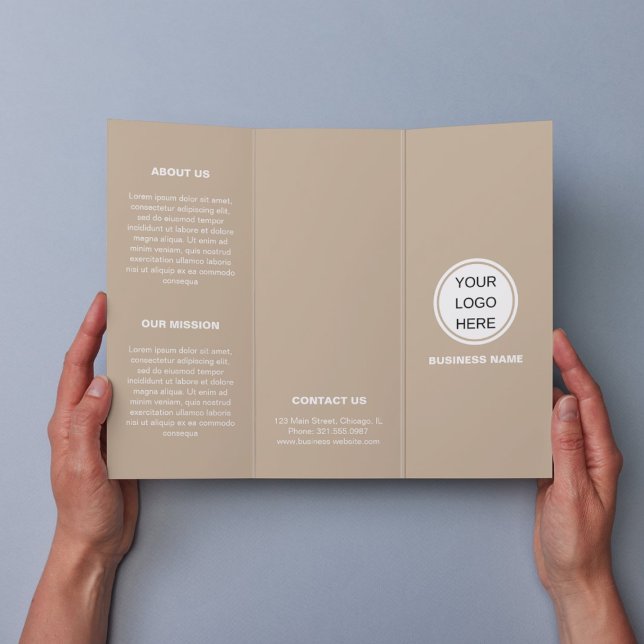 Broschüre "Minimalistische Geschäftslogos und Text (Von Creator hochgeladen)