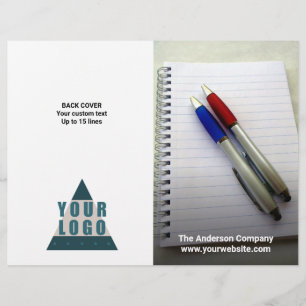 Broschüre mit geklappter Titelseite des Firmenlogo