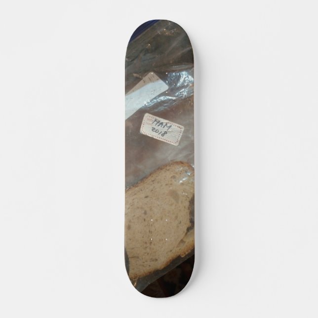 Brotstück in Tasche Skateboard (Vorne)