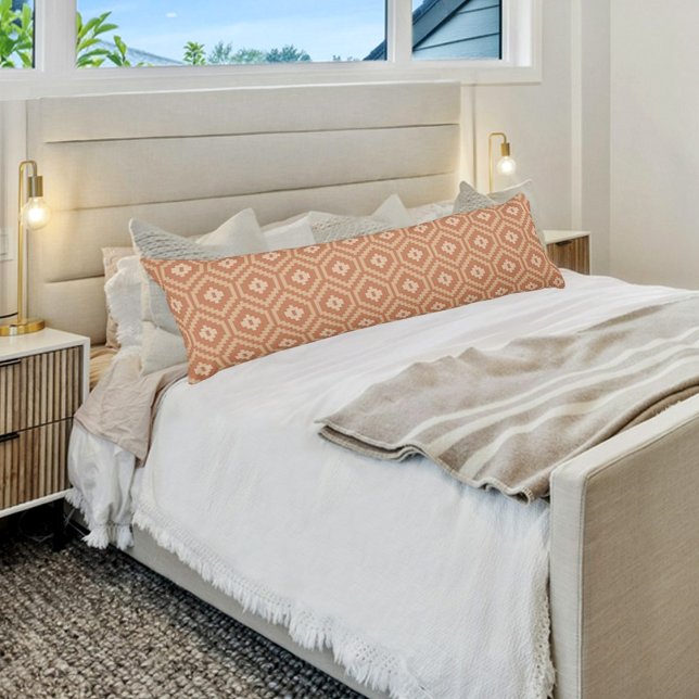 Brown African Pattern Body Pillow Seitenschläferkissen (Von Creator hochgeladen)