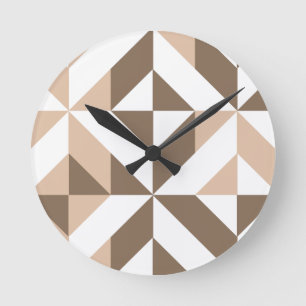 Brown Beige Geometric Cube Pattern Runde Wanduhr