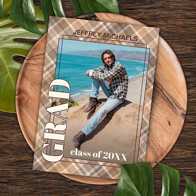 Brown Beige Tartan Karierter Abschluss Ankündigung (Von Creator hochgeladen)