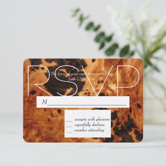 Brown Black Cowhide Cowboy Cowgirl Wedding RSVP Karte (Stehend Vorderseite)