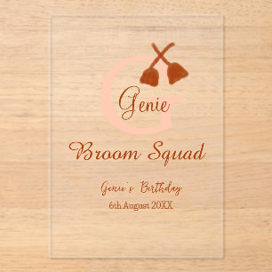 Brown broom Squad Geburtstagsname Pfirsichmonogram Acryleinladungen