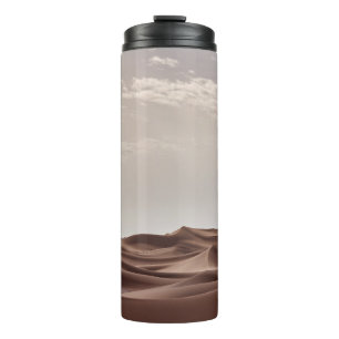 BROWN DESERT UNTER WEISSEN SCHWEINEN THERMOSBECHER