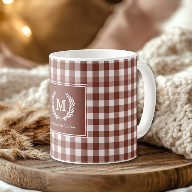 Brown Gingham Monogram Wappen Custom Kaffeetasse (Brown Gingham Monogram Crest Custom Coffee Mug)