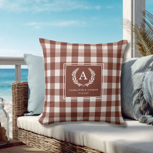 Brown Gingham Monogram Wappen Kissen